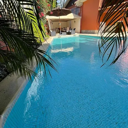 With Private Swimming Pool And Garden Apartmán *
