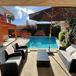With Private Swimming Pool And Garden Апартаменты *