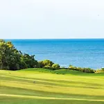Апартаменты With Private Swimming Pool And Garden
