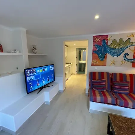 With Private Swimming Pool And Garden Cascais