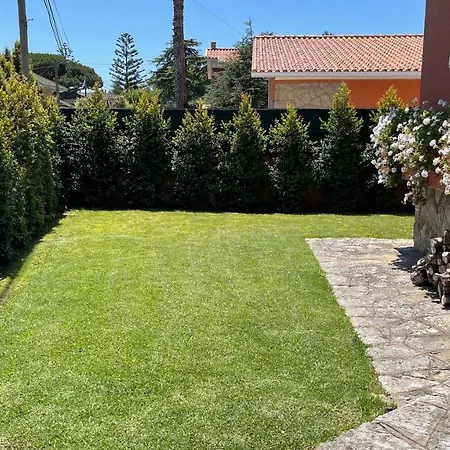 With Private Swimming Pool And Garden Apartment Cascais