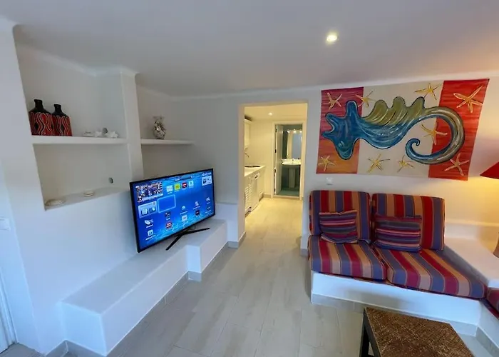 With Private Swimming Pool And Garden Cascais