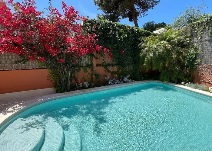 With Private Swimming Pool And Garden Cascais