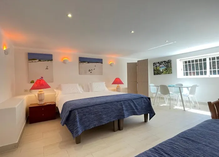 With Private Swimming Pool And Garden كاسكايس