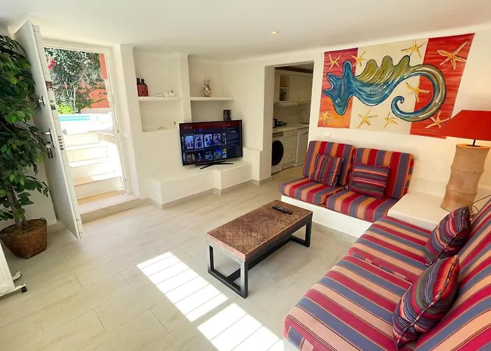 With Private Swimming Pool And Garden شقة كاسكايس