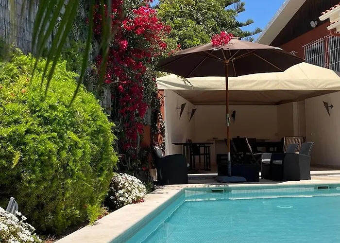 With Private Swimming Pool And Garden Apartment *