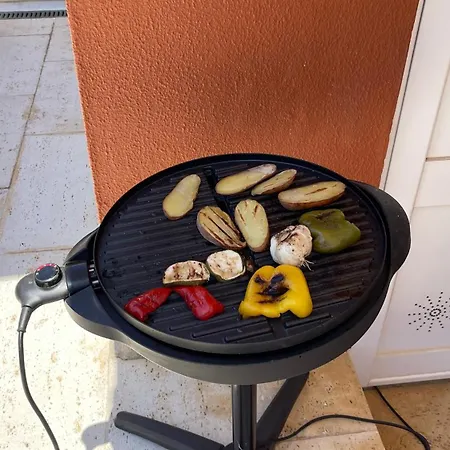 Appartement With Private Swimming Pool And Garden *